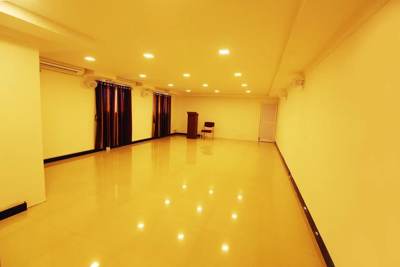 Oyo 18604 Puthens Capitol Inn Kochi 인도