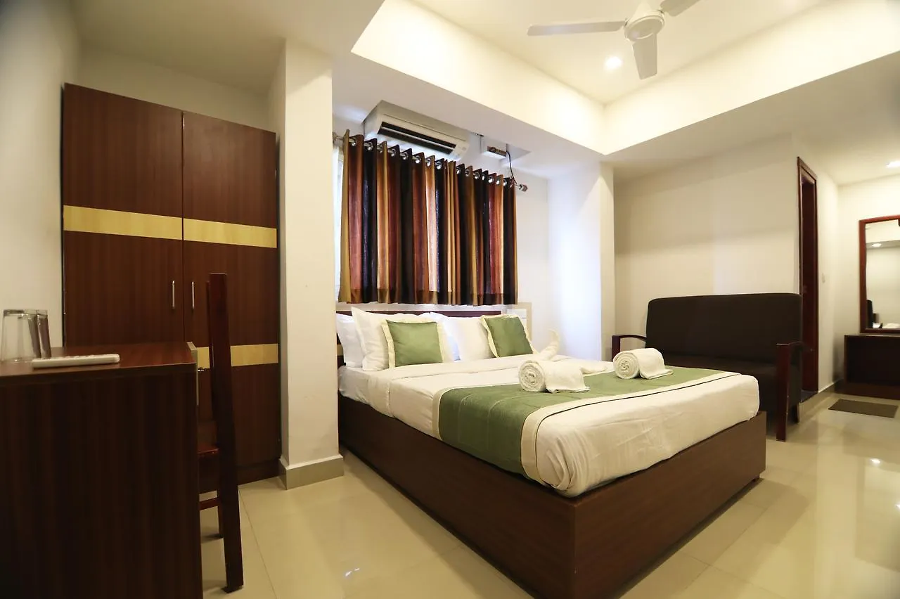 Oyo 18604 Puthens Capitol Inn Kochi 호텔