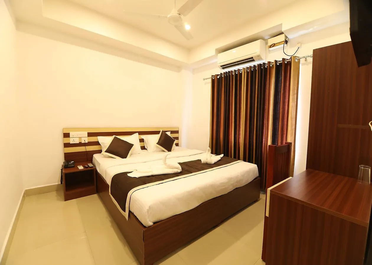 Oyo 18604 Puthens Capitol Inn Kochi 호텔