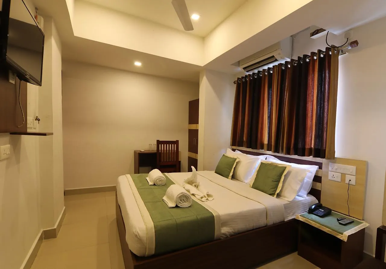호텔 Oyo 18604 Puthens Capitol Inn Kochi