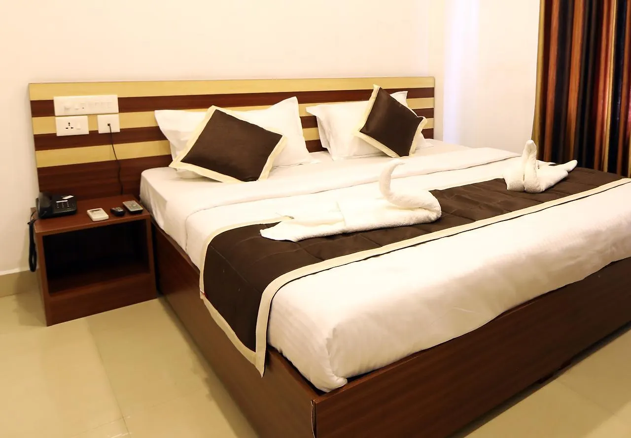 Oyo 18604 Puthens Capitol Inn Kochi 호텔