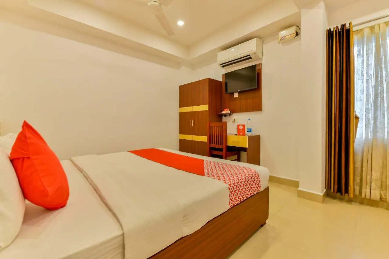 Oyo 18604 Puthens Capitol Inn Kochi 2*,  인도